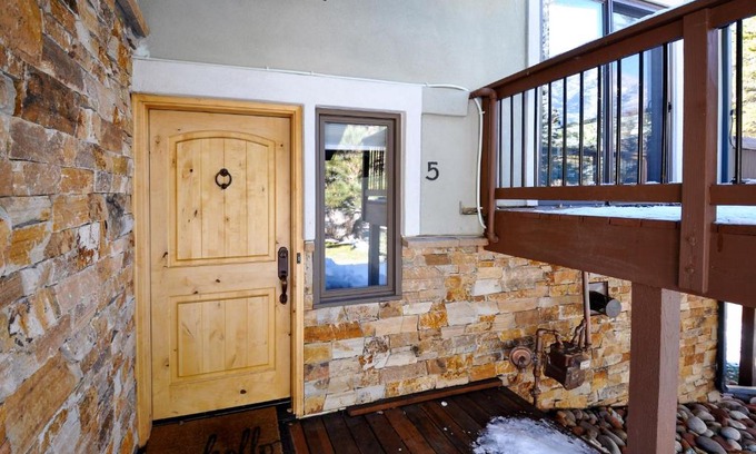 Matterhorn Village House | Spectacular Remodeled 5 Bedroom Matterhorn home w/ Hot Tub and Ski Lockers!
