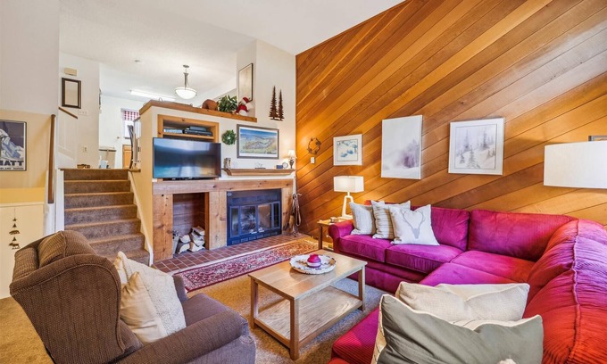 Four O'Clock House | Stay at Winterpoint 20 and walk to the Snowflake Lift and Main Street!