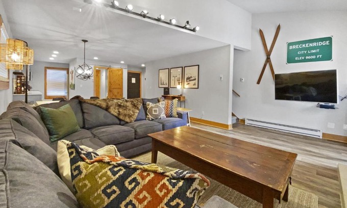 Four O'Clock Apartment | Sundowner II 225 condo