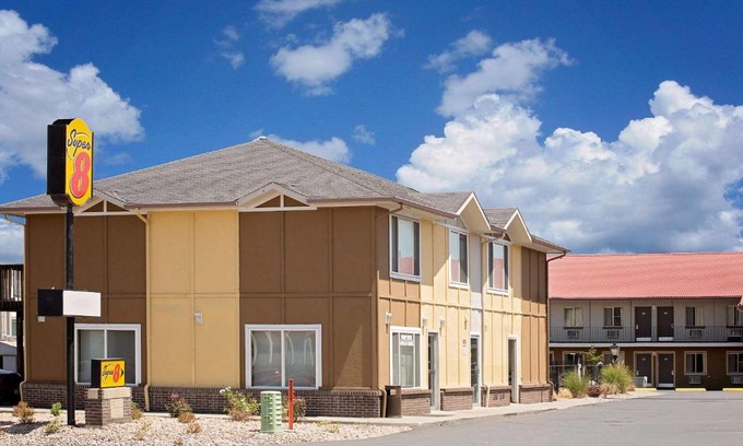 Denver Hotel | Super 8 by Wyndham Denver Central