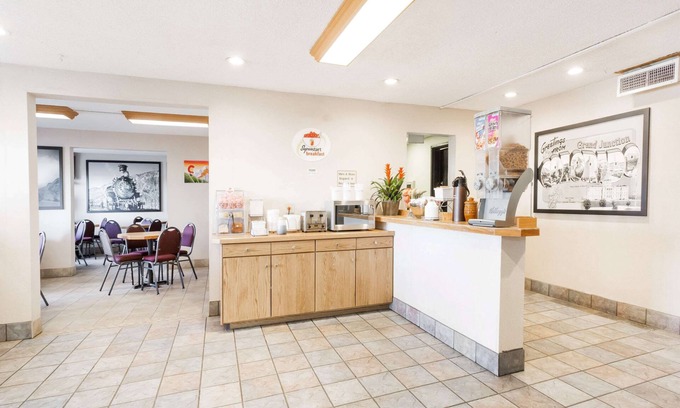 Grand Junction Hotel | Super 8 by Wyndham Grand Junction Colorado
