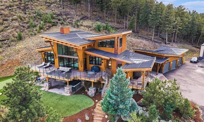 Bailey House | The Bailey Lodge Private Hot Tub Patio+Views