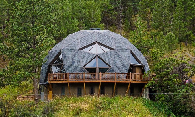 Lyons Apartment | The Legendary Snow Globe of Estes Park