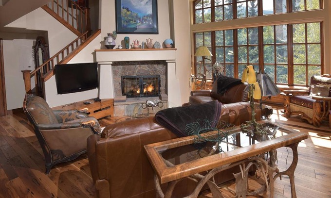 Beaver Creek Apartment | The Pines 401