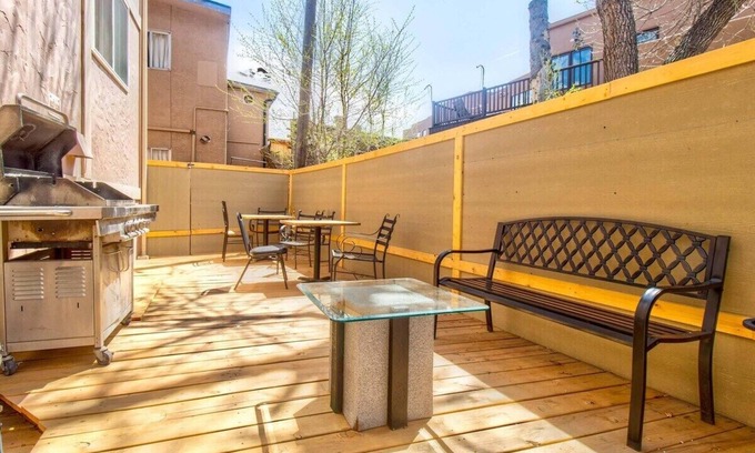 Manitou Springs Hotel | The Ridge Hotel - Manitou Springs