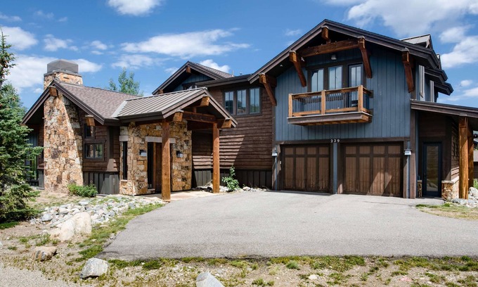 Fairmount On The River House | The Shores Riverside Townhome: Peaceful Luxury
