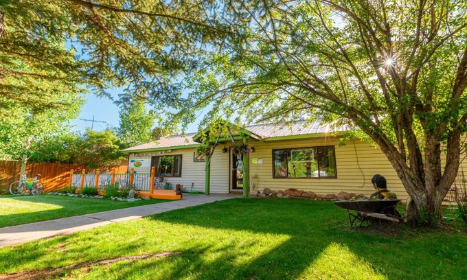 Gunnison Hostel | The Wanderlust Hostel