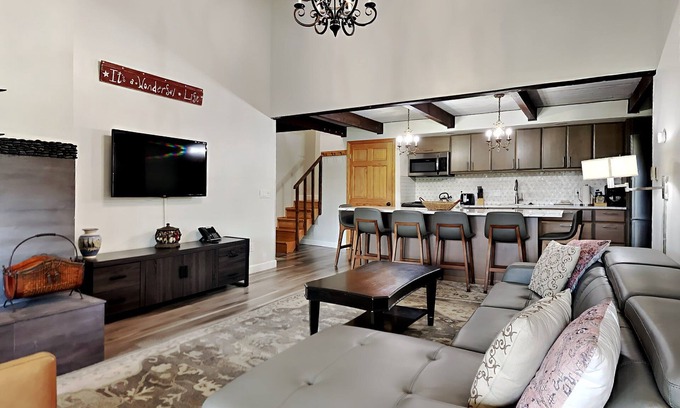 Snowmass Village Condo | 🌲Timberline B3C Deluxe 1-Bedroom + Loft ~Hot Tub~Pool~WiFi~Ski-in/out~Local Shuttle🌲
