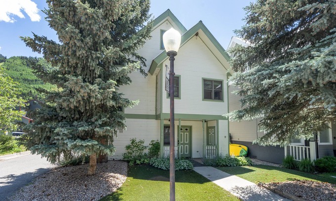 Telluride House | Town of Telluride 4 Bedroom 3 1/2 Bath Gem