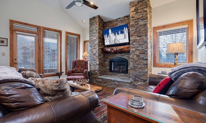 Steamboat Springs Condo | TR1211 | Phenomenal Mtn Getaway | Close to Skiing | Hot Tubs | Winter Shuttle