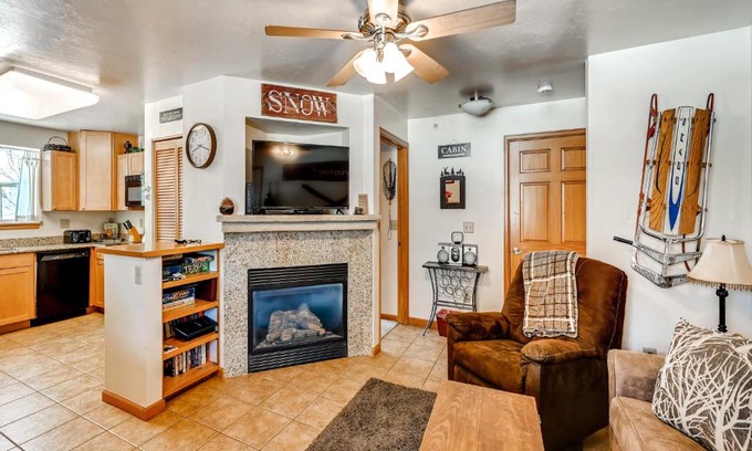 Frisco Apartment | Two-Bedroom Condo at Streamside Lane