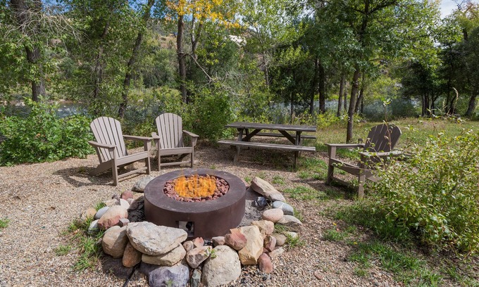 Durango House | Two Pet Friendly Rustic Cabins on the Animas River - 6 Min to Downtown DGO