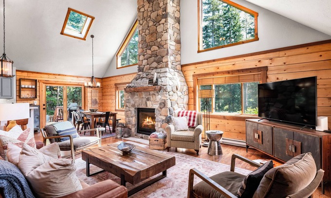 Blue River House | Updated & Spacious Cabin, Great Outdoor Space