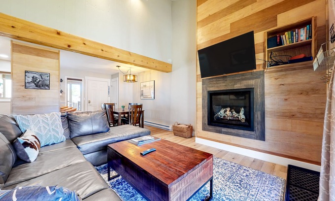 Steamboat Springs Condo | Updated, Top-Floor Condo w/Gas Fireplace, Shared Pool/Hot Tub - Walk to Shuttle