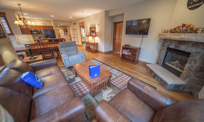Keystone House | Updated Townhome, Walk to Slopes, Private Balcony