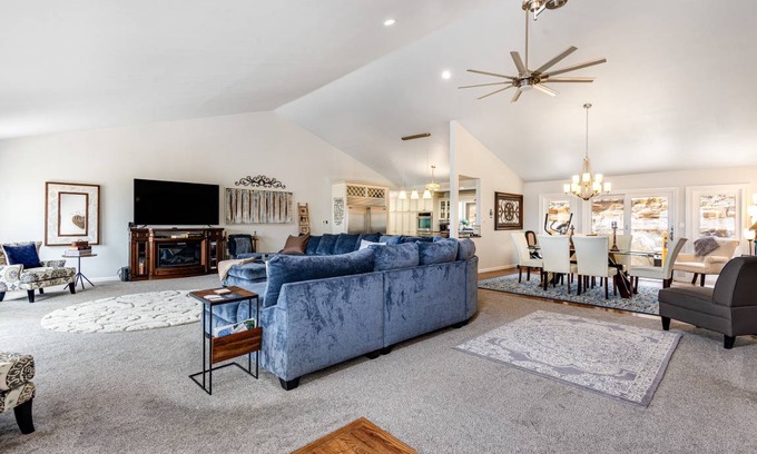 Northwest Colorado Springs House | 381 m² House ∙ 5 bedrooms ∙ 12 guests