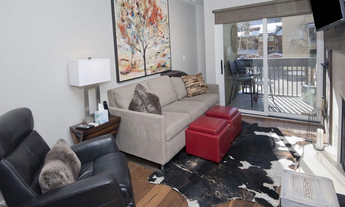 Vail Condo | Vail 21 | Remodeled 2BR Condo in Lionshead Village | Steps from Gondola