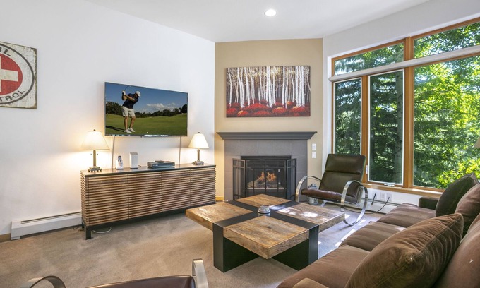 Vail Condo | Vail Modern Spacious Multi-level Villa, SAV4D