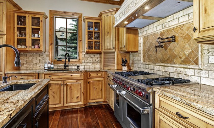 Highland Meadows House | Vermont Chalet - MOUNTAIN LIVING IN VAIL AT ITS FINEST