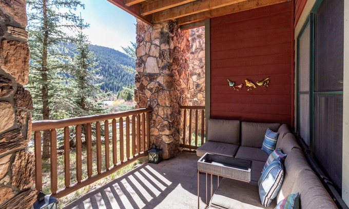 Mountain House Condo | Walk to lift. Close to Lake. Hot Tub. Pool table