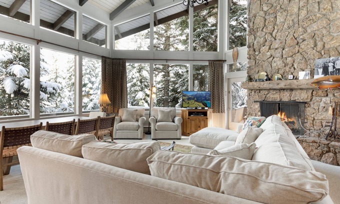 Vail House | Walk to Skiing and Vail Village - Private Hot Tub & Prestigious Forest Road Location