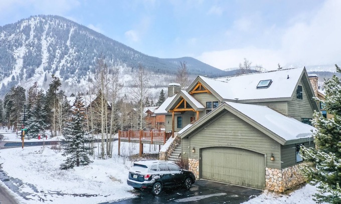 The Reserve House | Windflower Retreat: Beautiful Dog Friendly Home