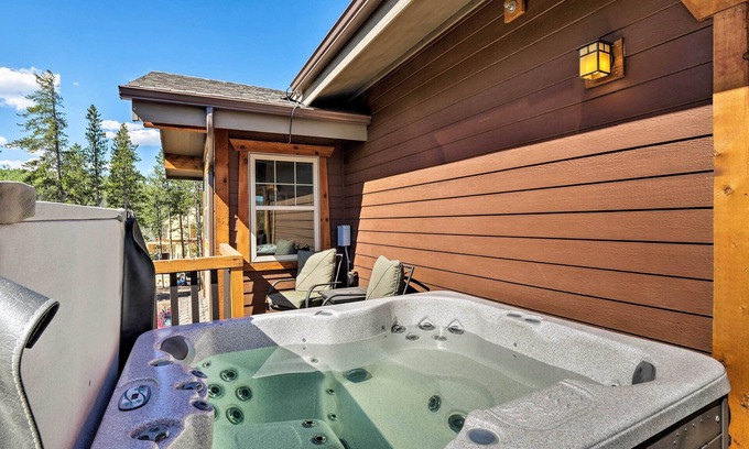 Fraser Condo | Winter Park Condo w/Hot Tub & Mountain Views!