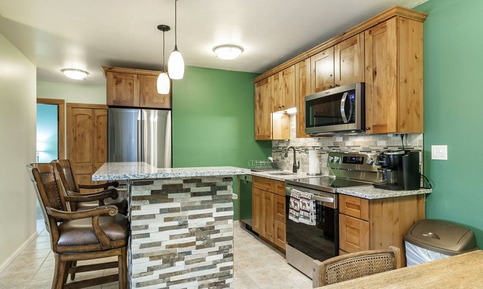Avon Condo | Wonderfully Renovated Condo, Walk to Beaver Creek Resort