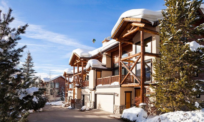 Steamboat Springs House | X2702 | Luxury Townhome | Nice Deck | Winter Shuttle | Pool | Hot Tub