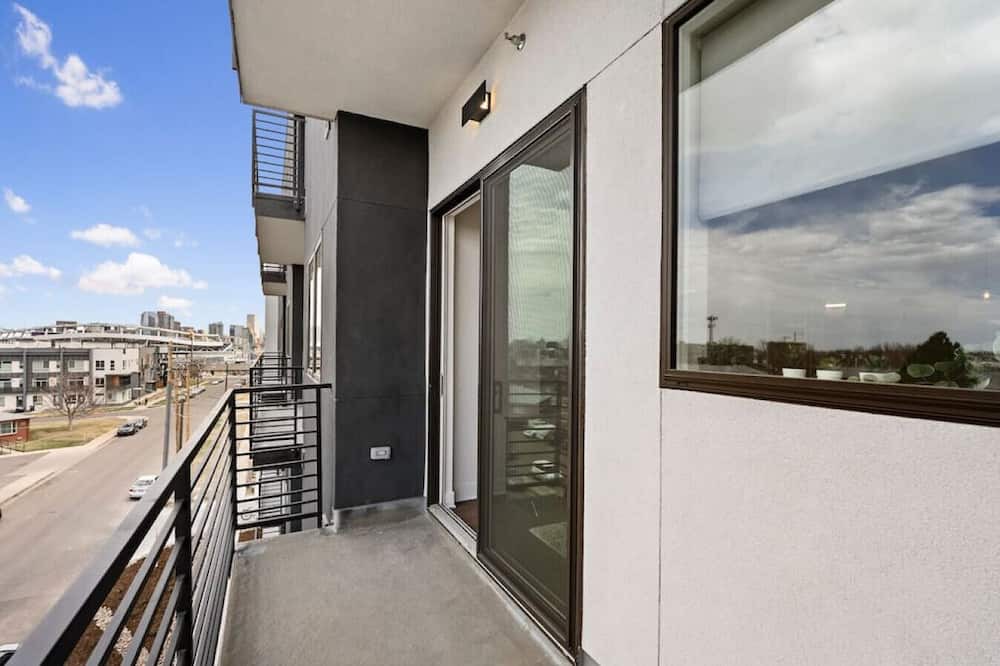 West Colfax Apartment | Modern Sloans Lake Apt