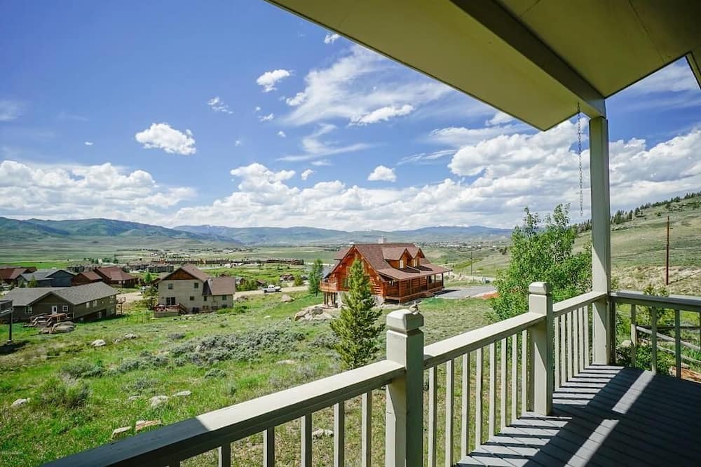 Innsbruck Val Moritz House | Hot Tub, Suana, Spectacular views and 3 minutes from Granby Ski Ranch Lift!