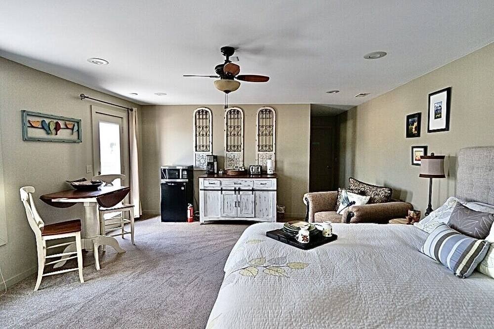 Westcliffe House | Three room suite with fire pit & grill on private patio under the Aspens