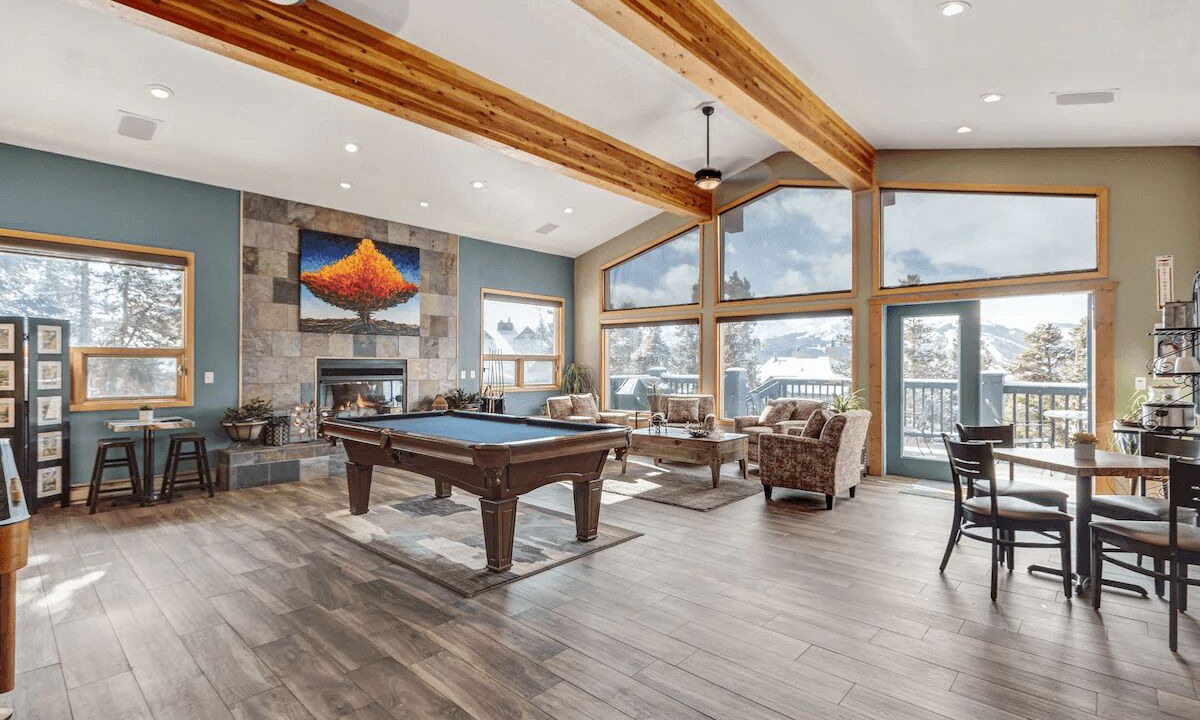 Baldy Mountain Apartment | 3 Bed Penthouse. Hot Tubs. Luxury Free Ski Shuttle