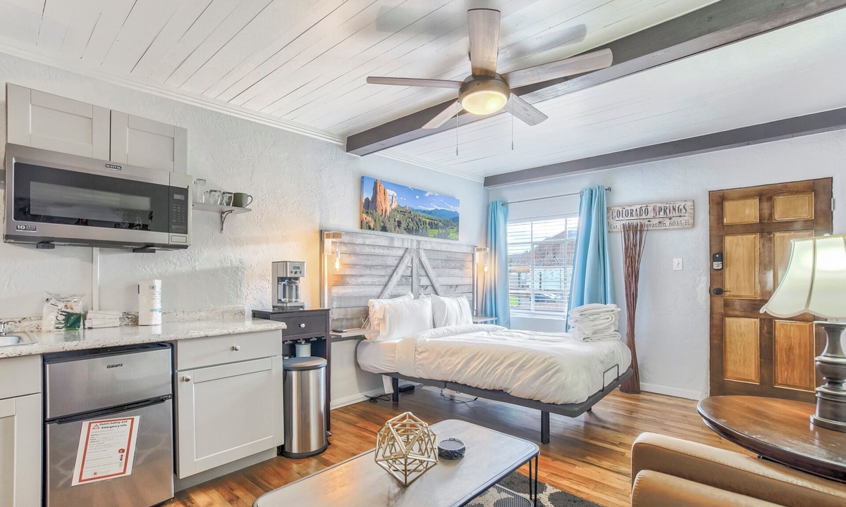 West Colorado Springs Apartment | Rustic-Chic Retreat: Your Ideal Colorado Springs Getaway for Outdoor Enthusiasts and Dog Lovers