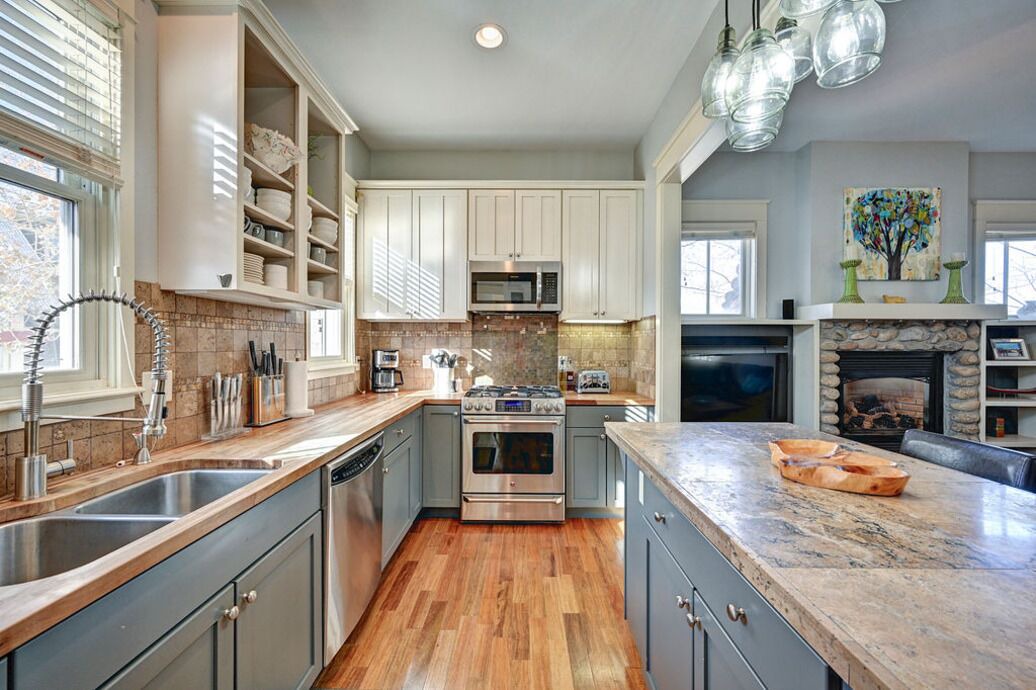 Buena Vista House | This peaceful 4-bedroom, 3.5-bathroom residence sleeps up to 13 guests