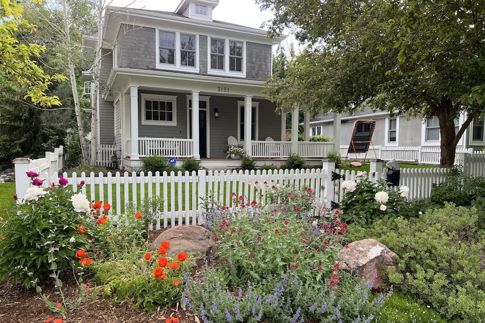 Newlands House | 4 Bedroom Newlands Home Blocks from trails & 1 mile from Pearl Street Mall