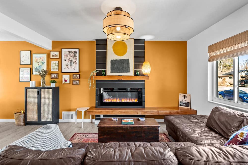 Alta Vista Area House | New Listing! Near Olde Town - Foosball / Firepit / Fireplace / Grill / Yard