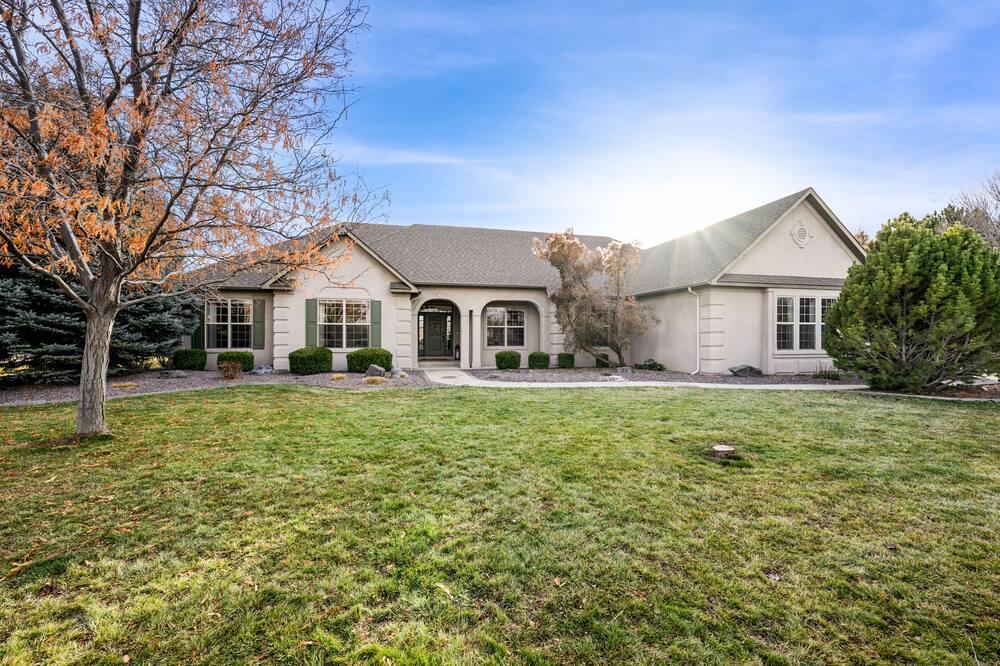 Redlands House | Beautiful 5BR Redlands Home with Fabulous Monument Views