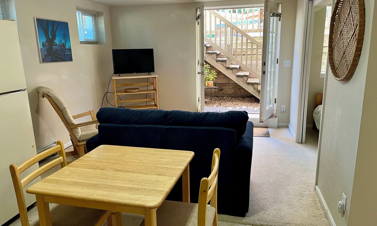 Highland Park Apartment | Fabulous locale for light-filled mountainside apartment in charming Boulder.