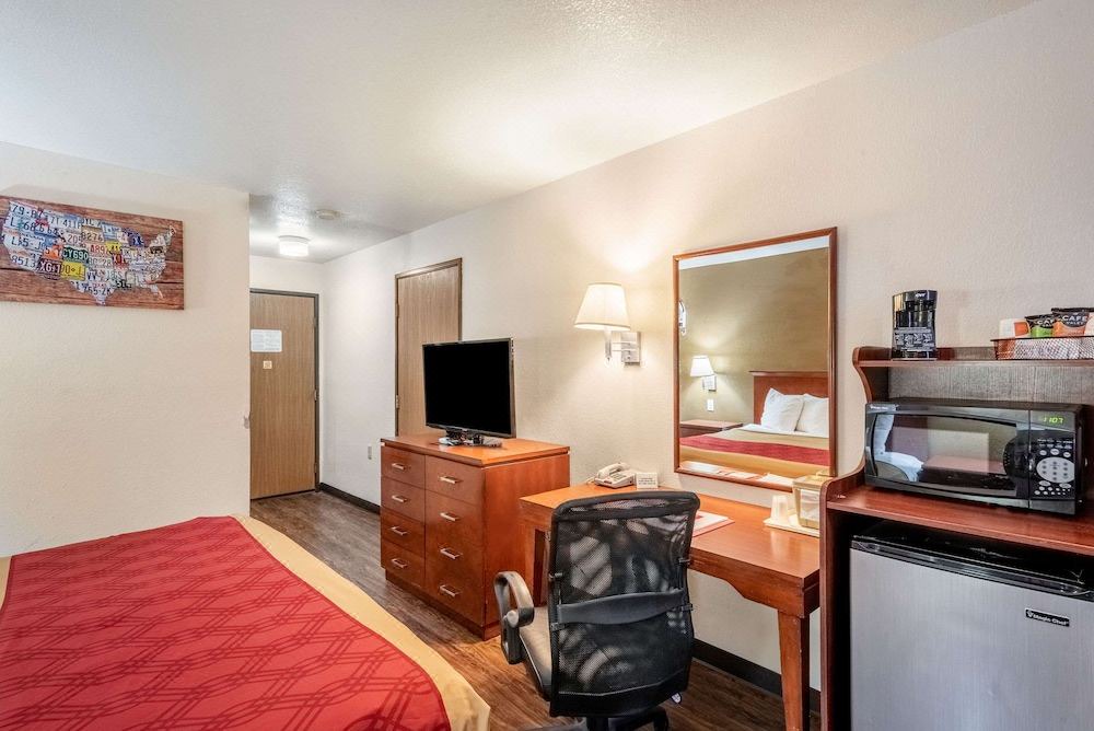 Photo of Livingroom in Canon City