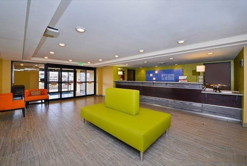 Photo of Livingroom in Aurora