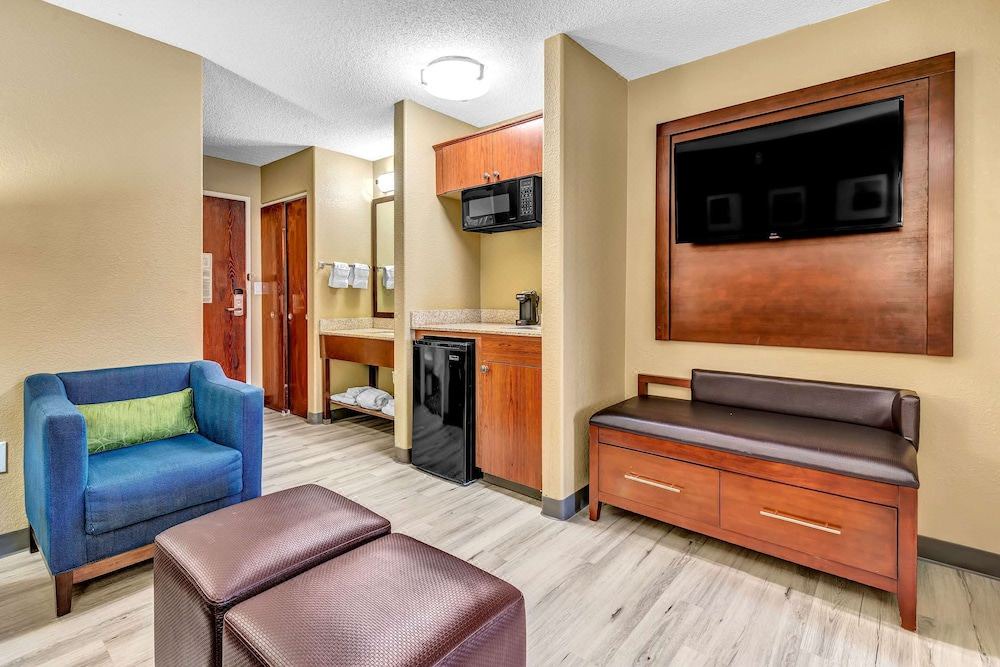 Photo of Livingroom in Lakewood