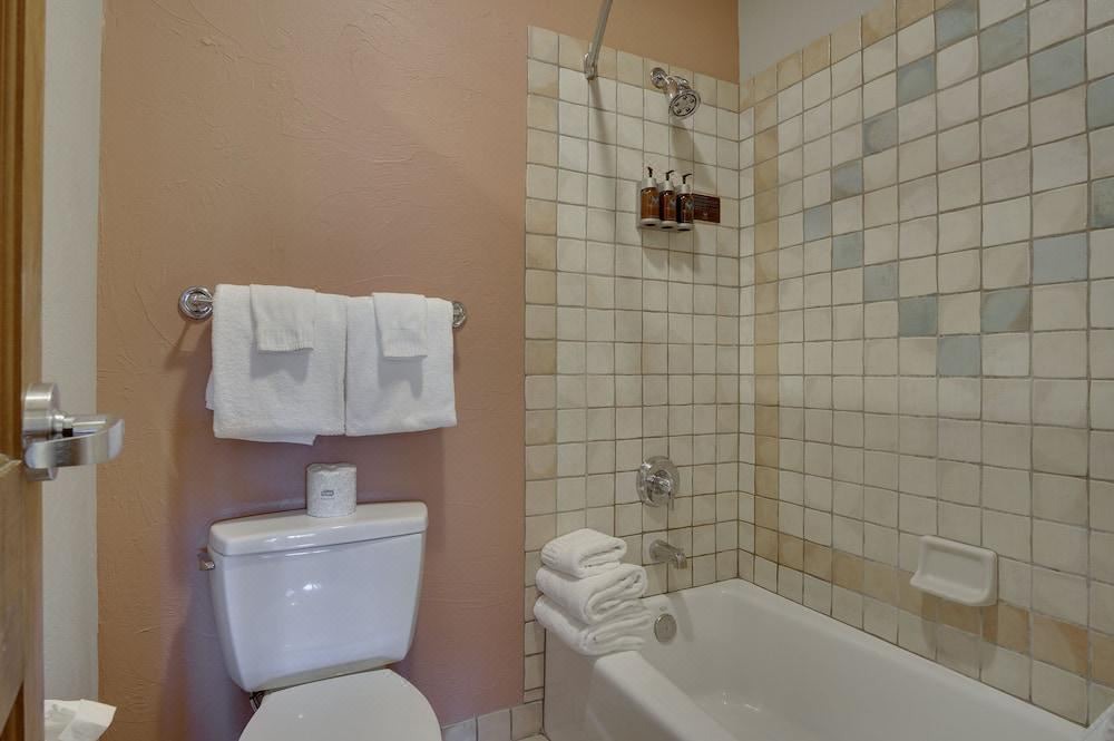 Photo of Bathroom in Golden