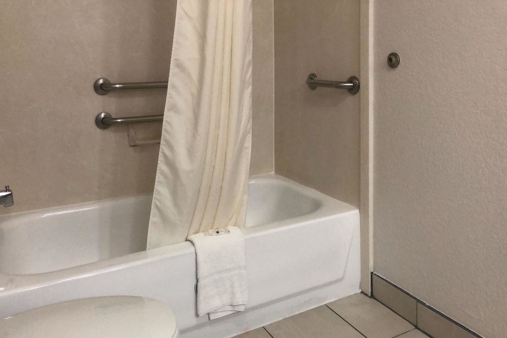 Photo of Bathroom in Dupont