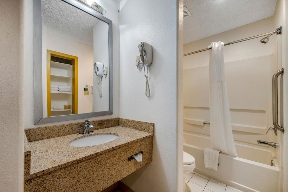 Photo of Bathroom in Heather Gardens