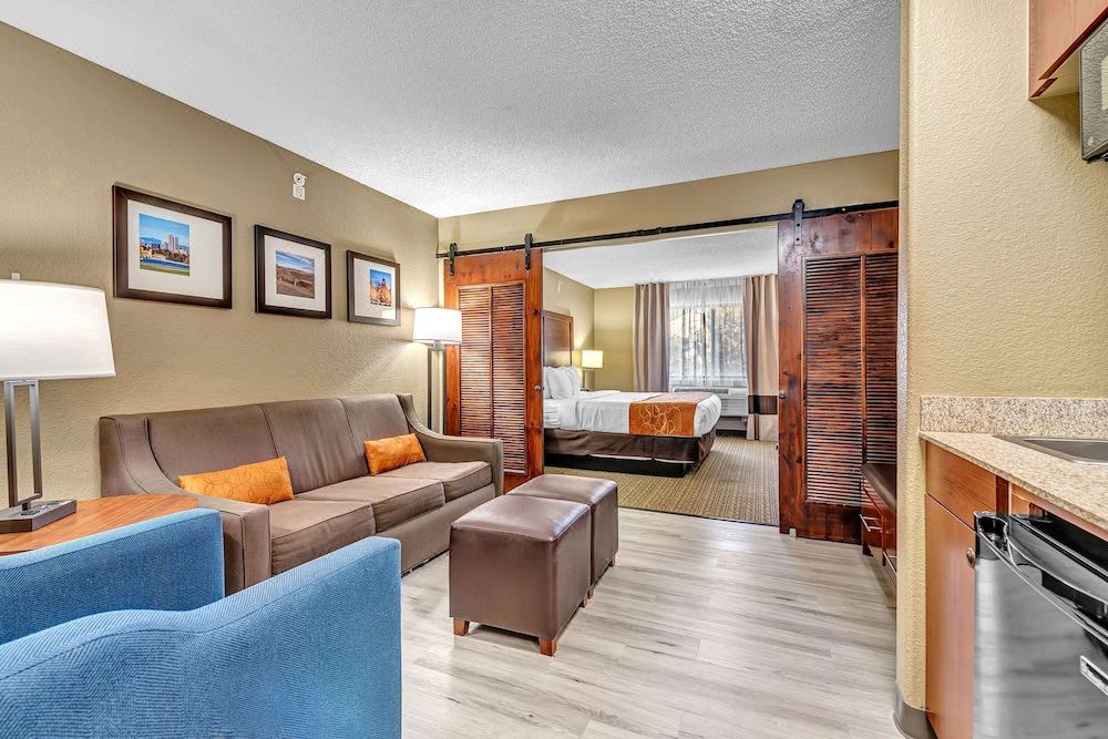 Photo of Livingroom in Lakewood