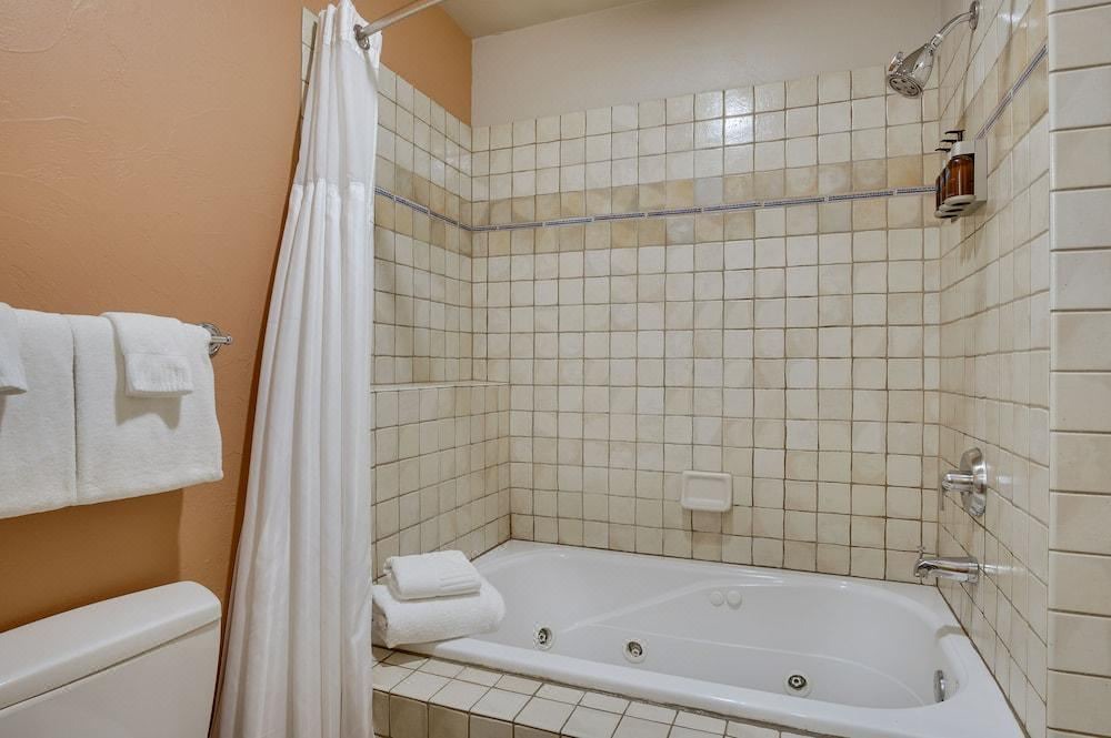 Photo of Bathroom in Golden