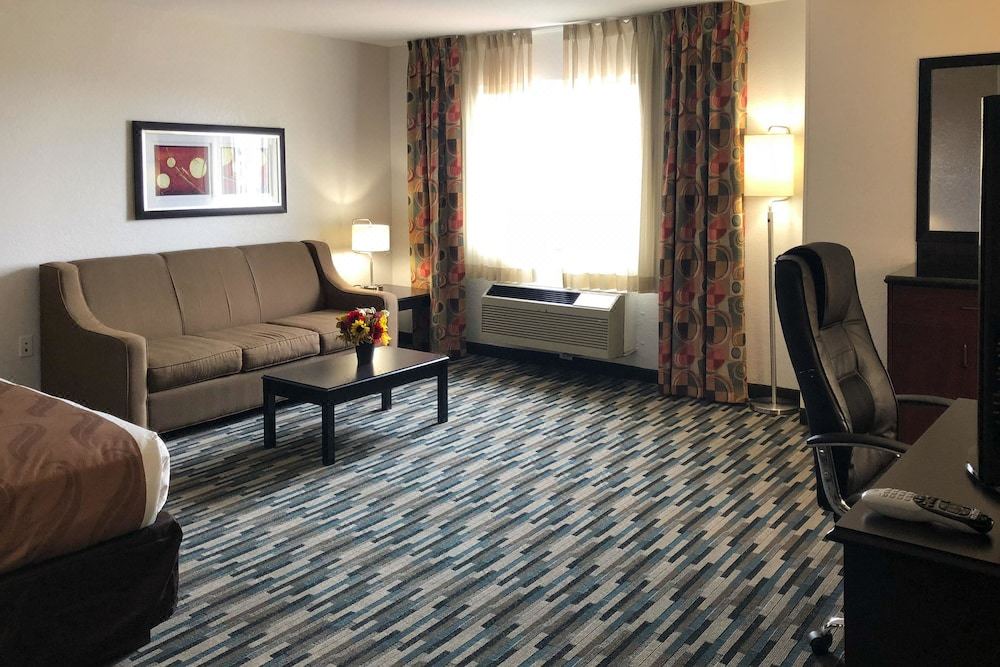 Photo of Livingroom in Dupont