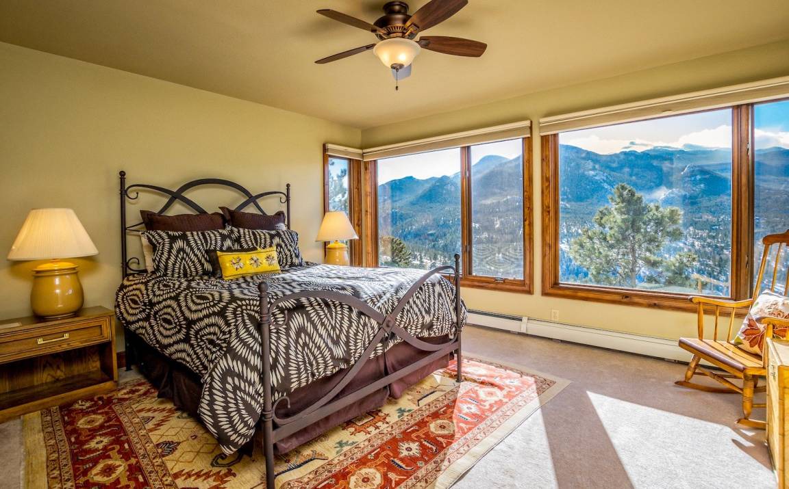 Photo of Bedroom in Windcliff Estates