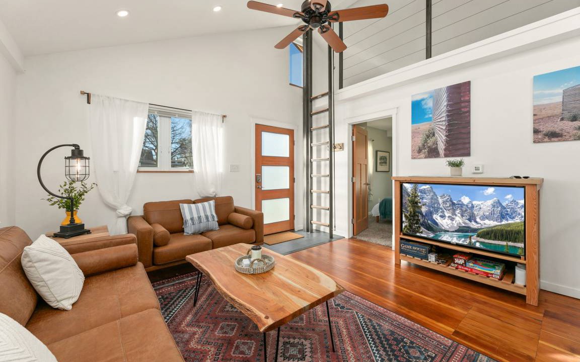 Photo of Livingroom in Martinez Park